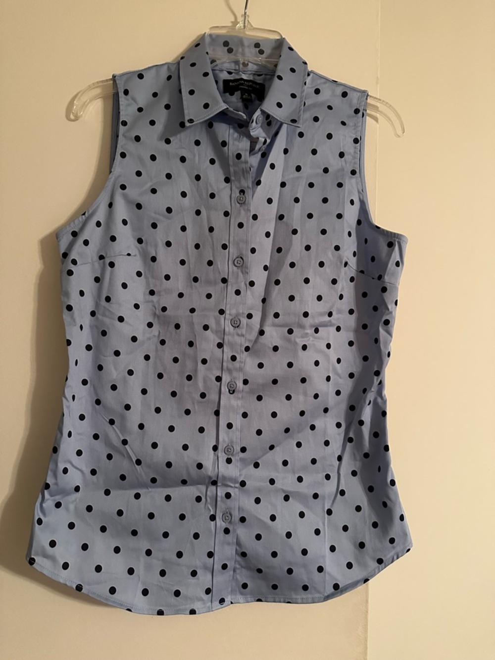 Banana Republic Light Blue Sleeveless Polka Dot Button-Down Blouse